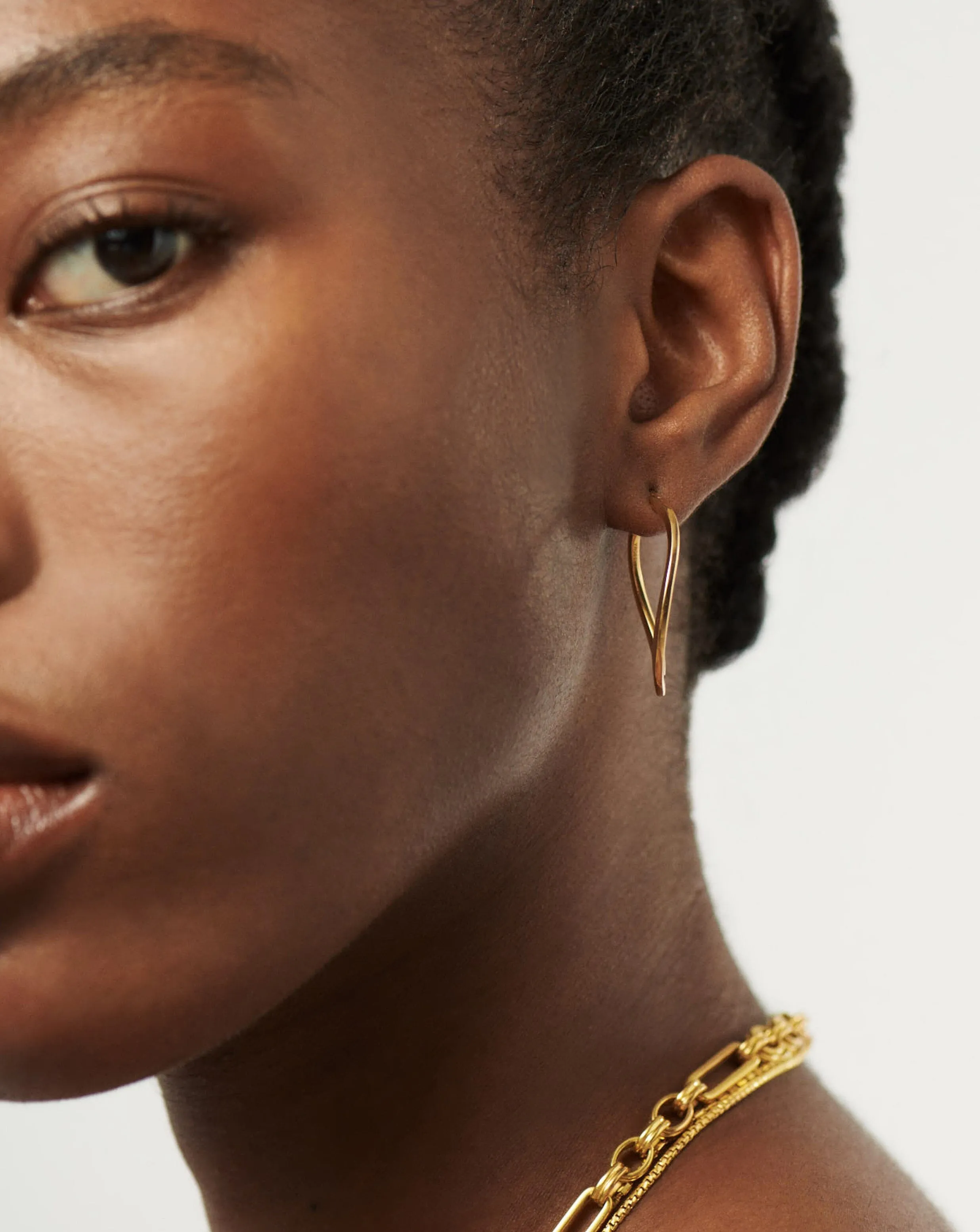 Classic Curve Medium Hoop Earrings | 18k Gold Vermeil