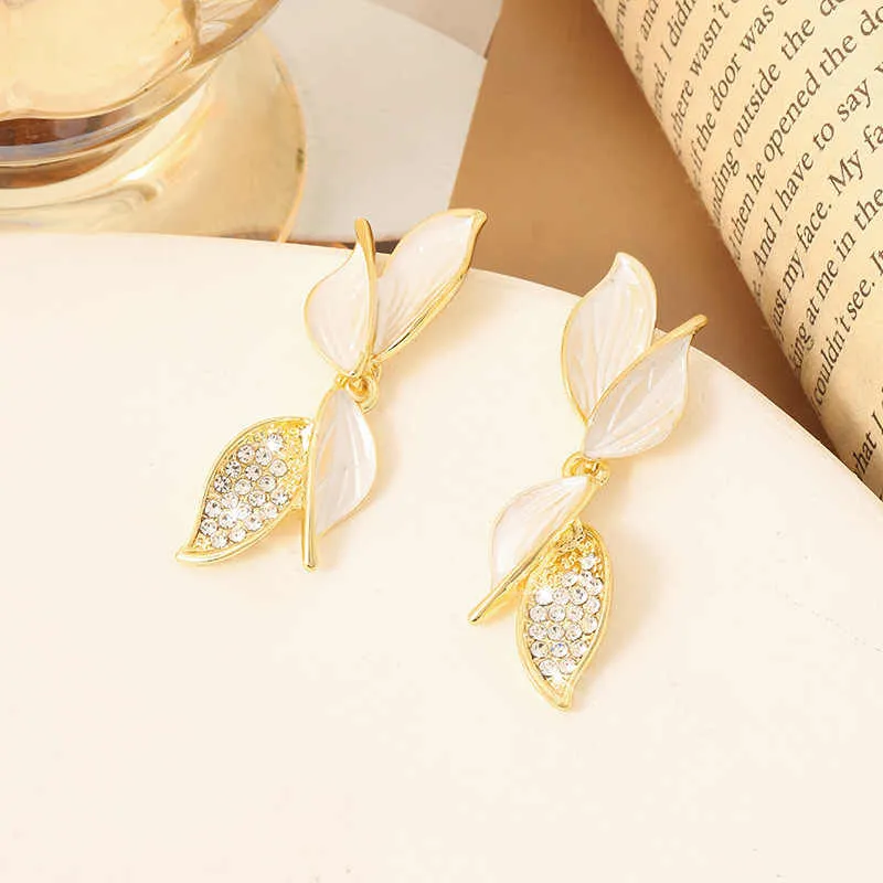 Contemporary Leaf Flower Drop Earrings For Women (Lightweight)