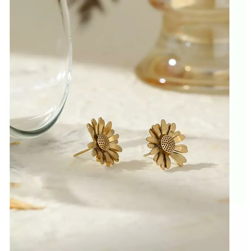 Lucky-Day Flower Stud Earring