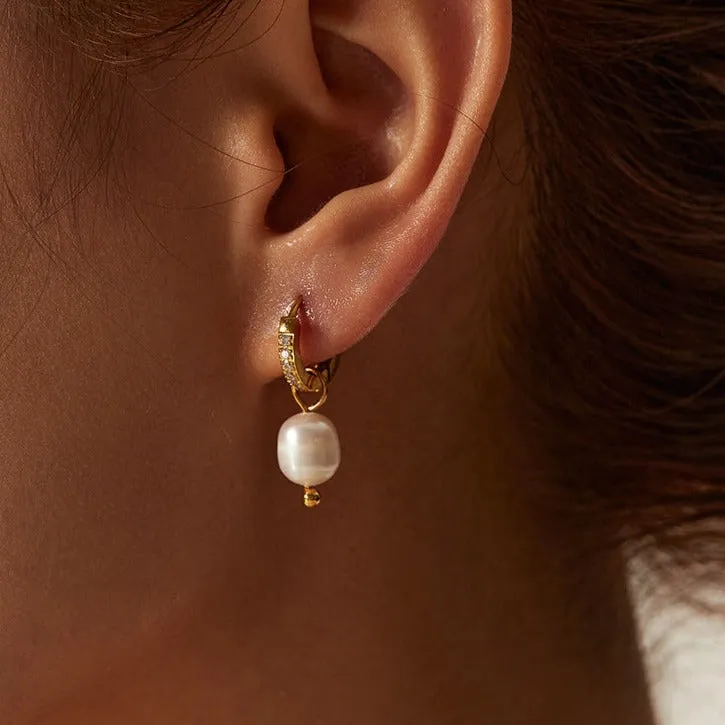 Sara Pearl Earrings